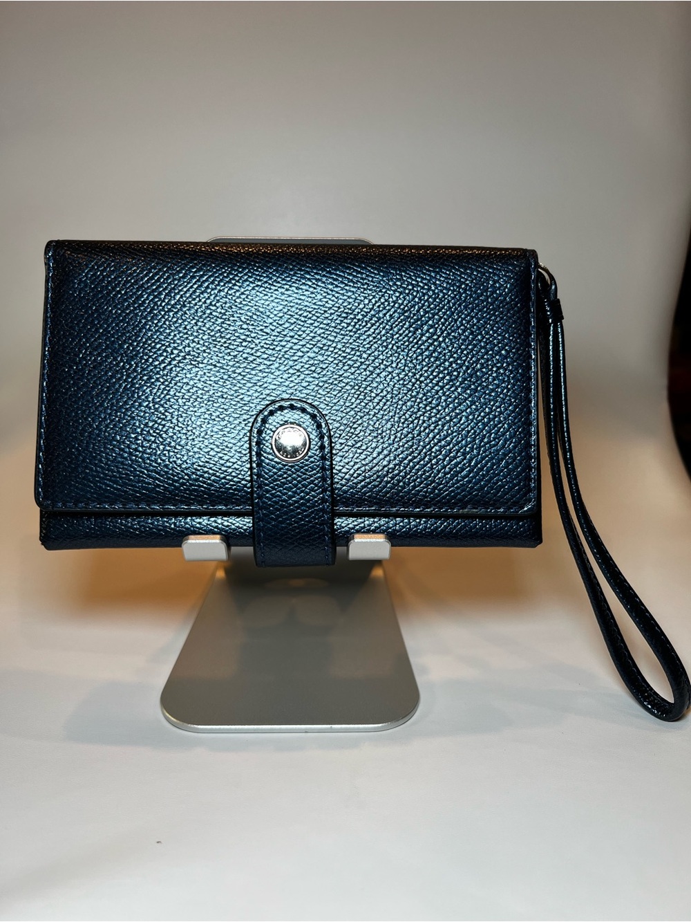 Coach $95 mettalic midnight crossgrain leather wrist snap zipper strap wallet